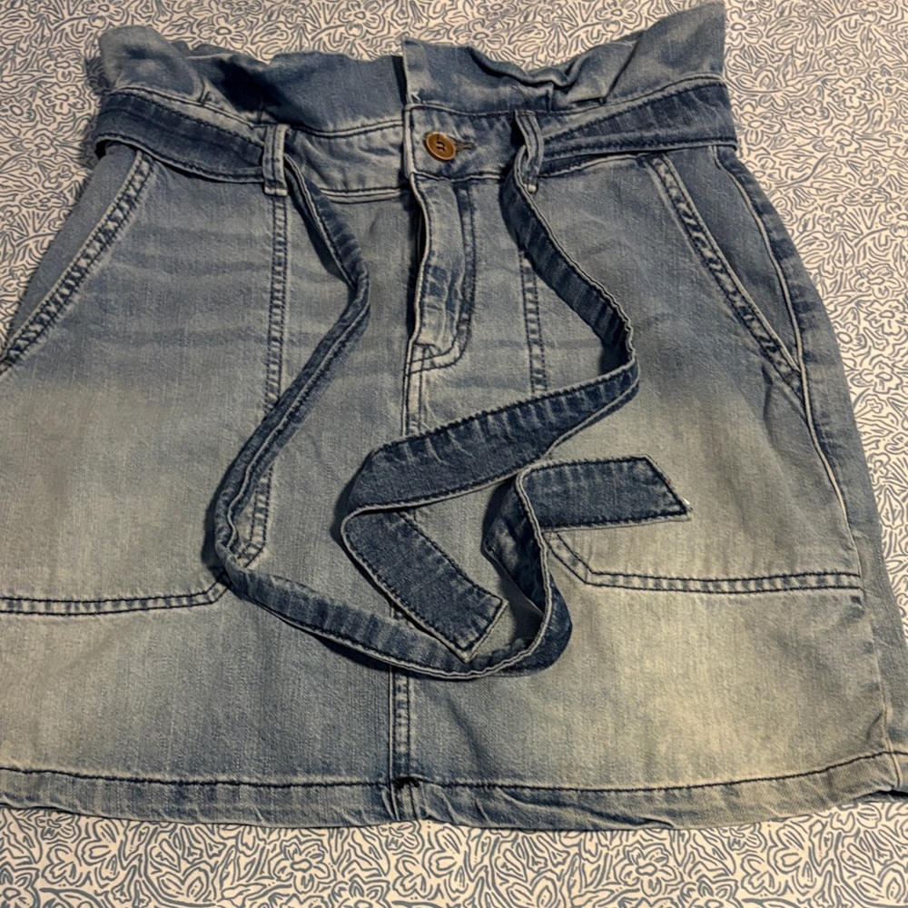 Free People Light Wash Denim Paperbag Waist Skirt with Tie SZ 4